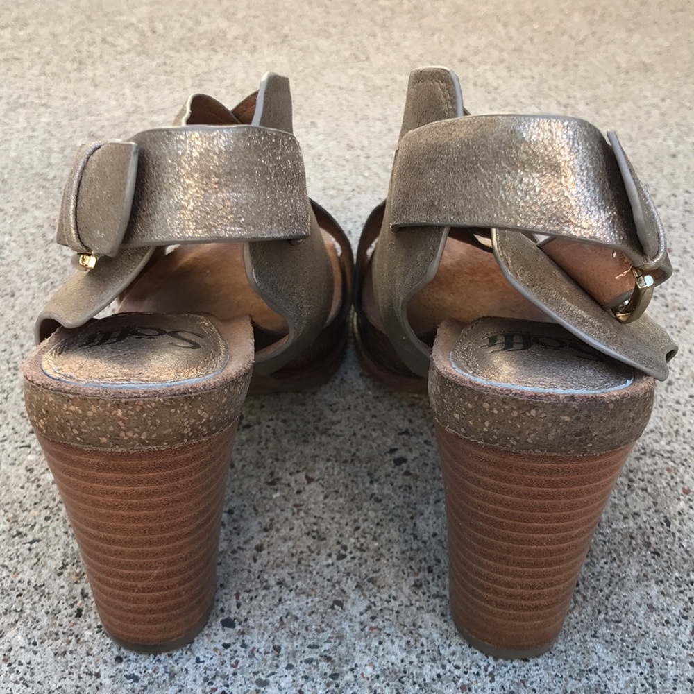 🌸Sofft Cambria Gold Metallic heels 🌸 - Picture 5 of 13